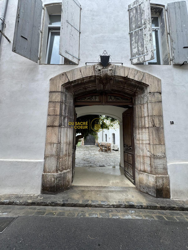 Maison - 423 m² - 20 pièces