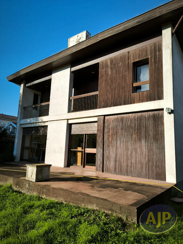 Maison - 180 m² - 6 pièces