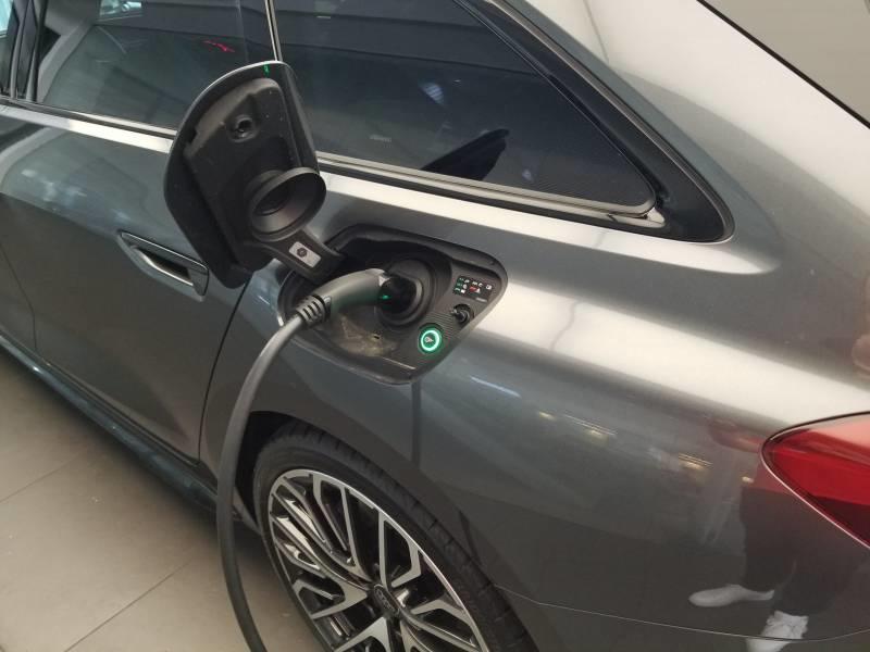 Audi A5 Avant e-hybrid 299 ch s tronic 7 Quattro s line