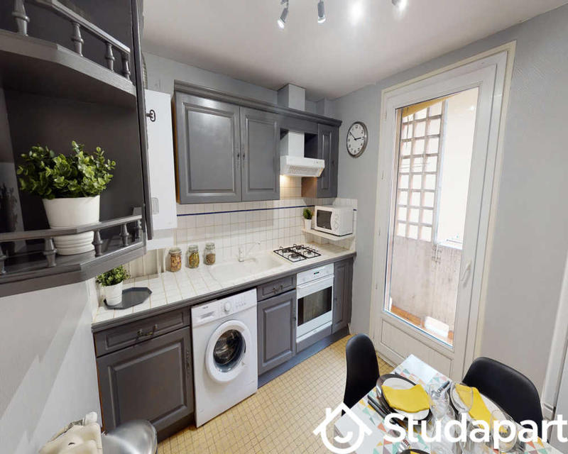 Chambre - 80 m² - 1 pièce