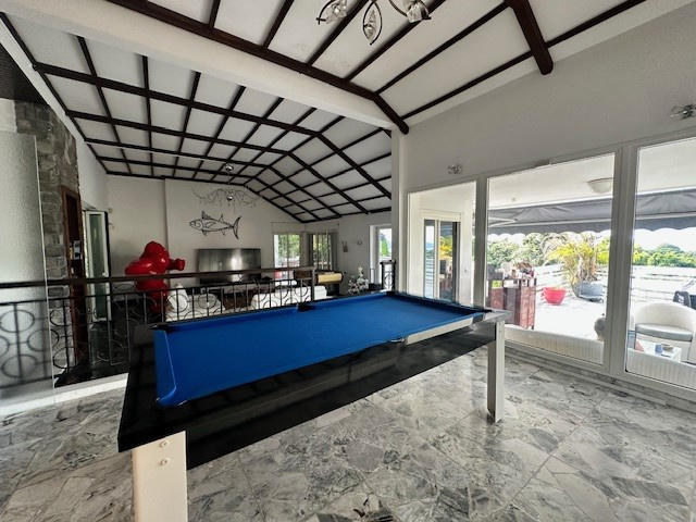 Propriété - 1 m² - 8 pièces