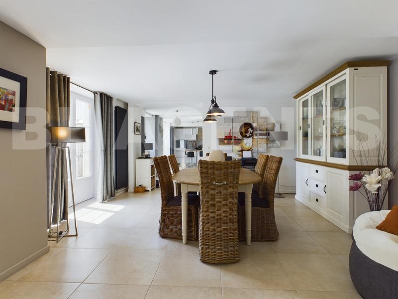 Maison - 294 m² - 9 pièces