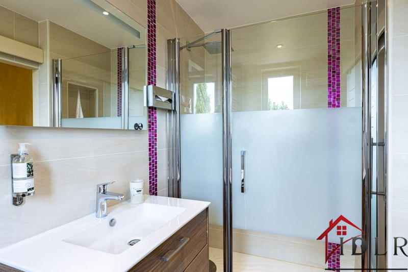 Propriété - 460 m² - 16 pièces