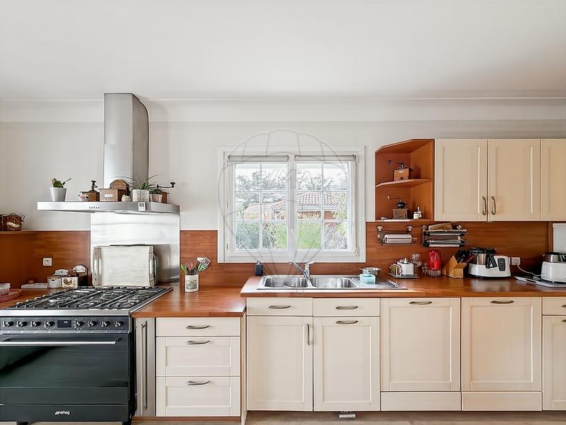 Maison bourgeoise - 211 m² - 4 pièces