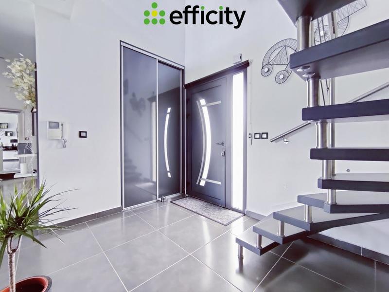 Maison - 215 m² - 6 pièces