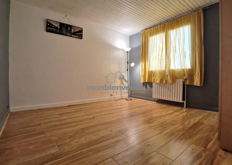 Maison traditionnelle - 140 m² - 8 pièces