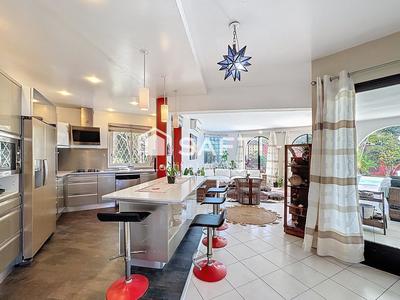 Villa - 250 m² - 5 pièces