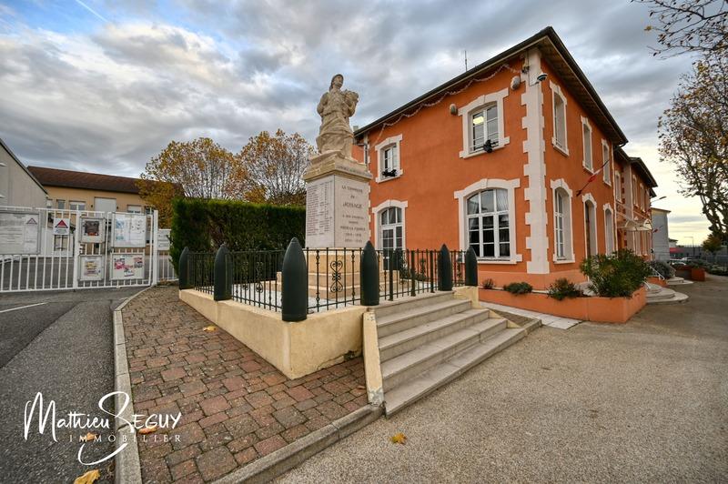 Terrain constructible - 1 617 m²