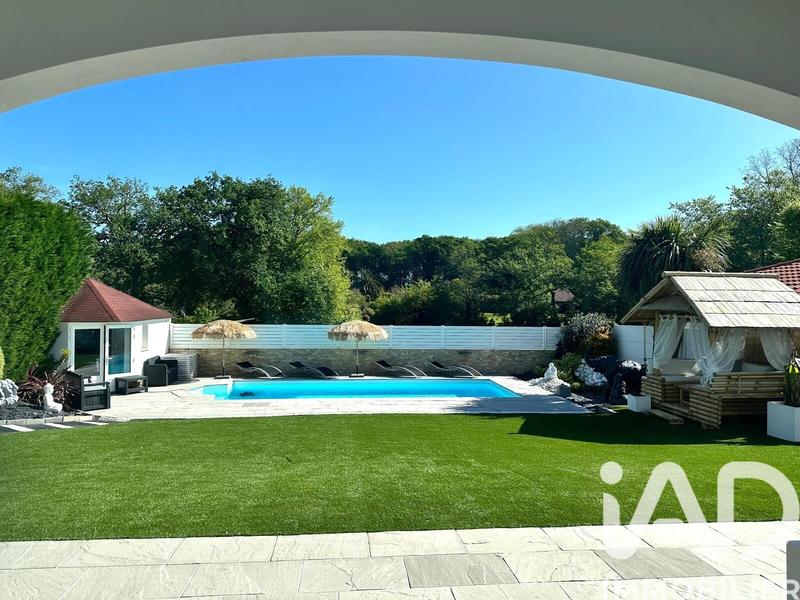 Maison - 328 m² - 6 pièces