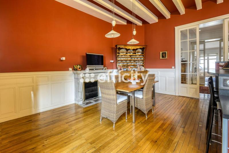 Appartement - 231 m² - 5 pièces