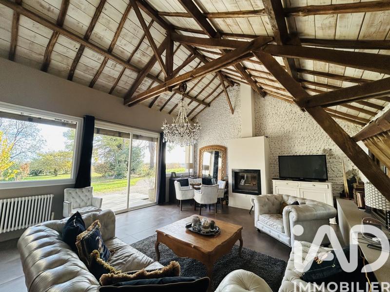 Maison - 240 m² - 8 pièces