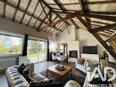 Maison - 240 m² - 8 pièces