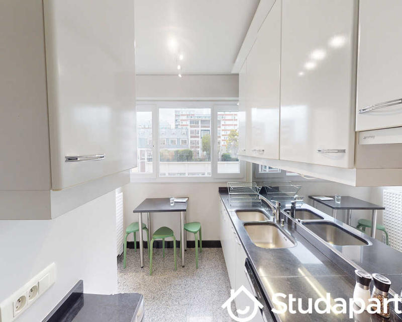 Chambre - 100 m² - 1 pièce