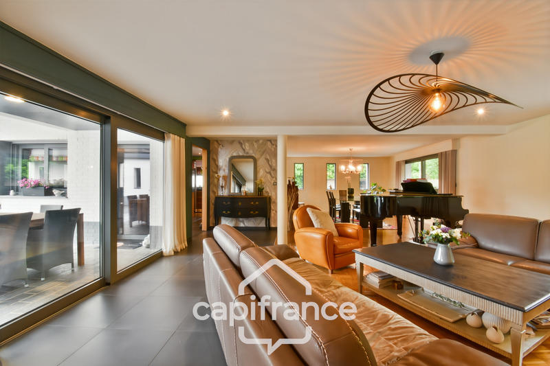 Maison - 428 m² - 11 pièces