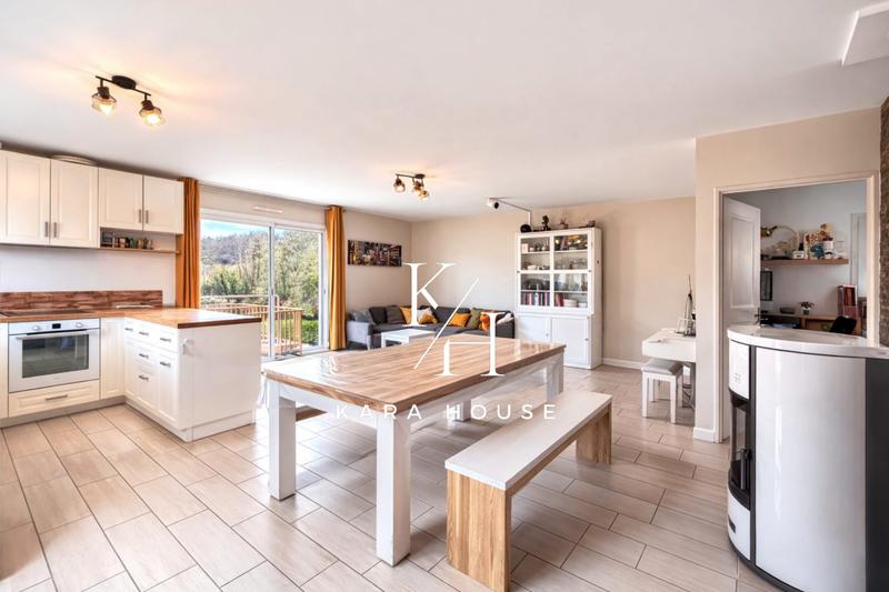 Maison - 90 m² - 5 pièces