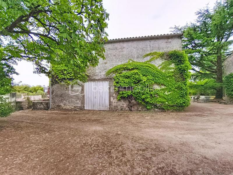 Demeure - 250 m² - 8 pièces