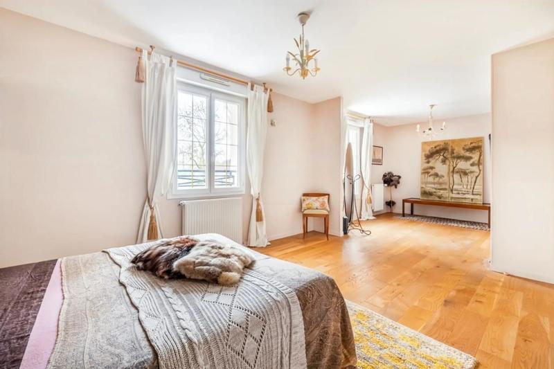 Maison - 211 m² - 7 pièces