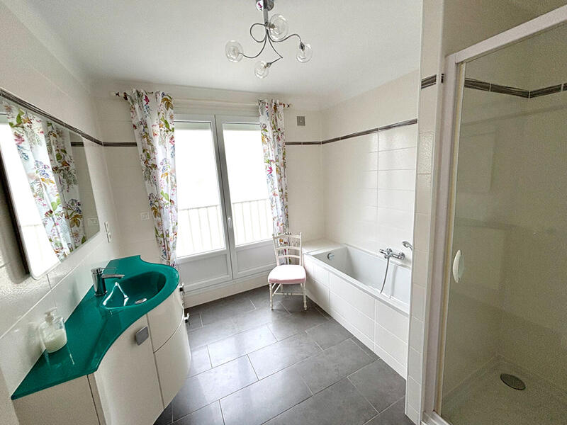 Appartement - 105 m² - 4 pièces