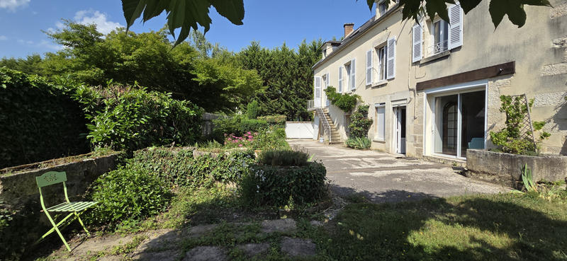 Propriété - 205 m² - 9 pièces