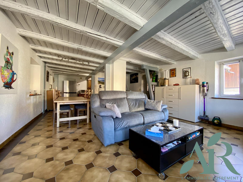 Maison traditionnelle - 192 m² - 7 pièces