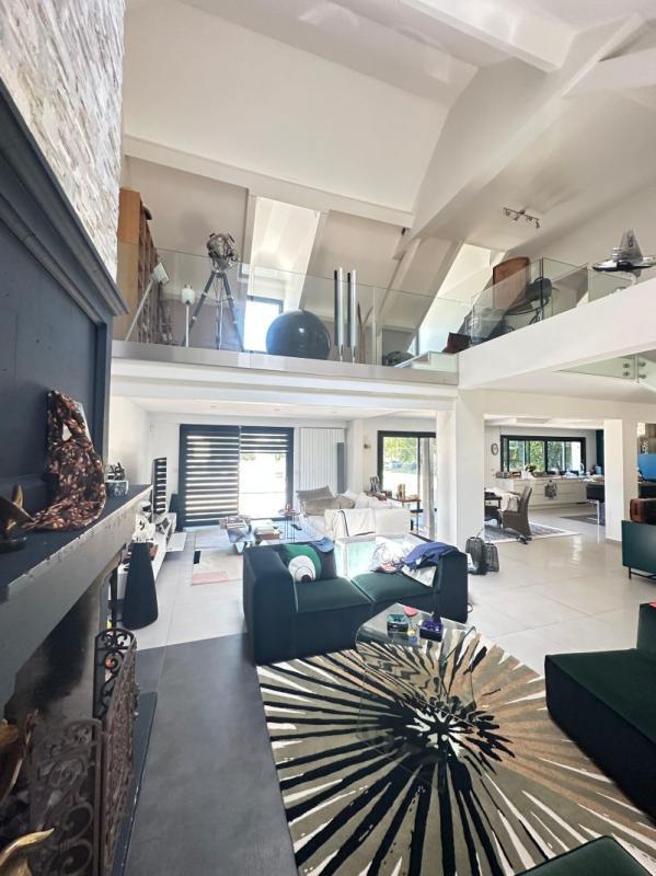 Maison - 224 m² - 7 pièces