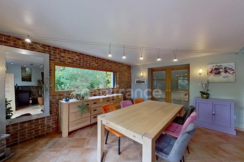 Maison - 246 m² - 10 pièces