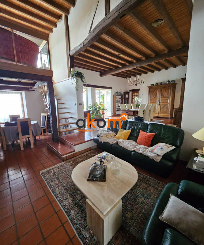 Maison - 338 m² - 8 pièces