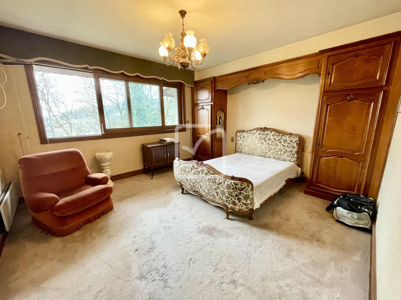 Maison - 333 m² - 8 pièces