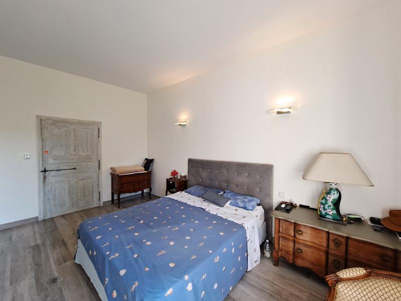 Maison - 185 m² - 15 pièces