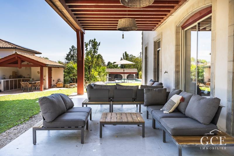 Maison ancienne - 243 m² - 8 pièces