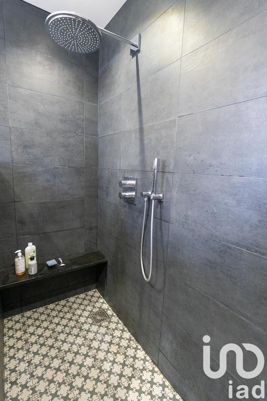 Maison - 180 m² - 7 pièces