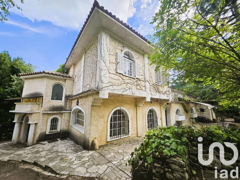 Maison - 240 m² - 10 pièces