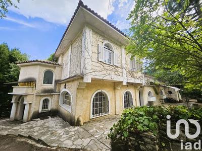 Maison - 240 m² - 10 pièces