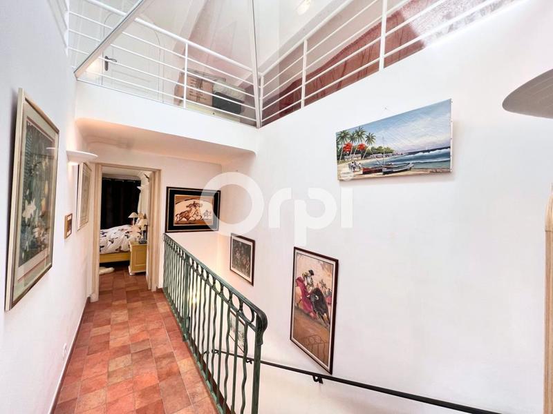 Demeure - 523 m² - 9 pièces