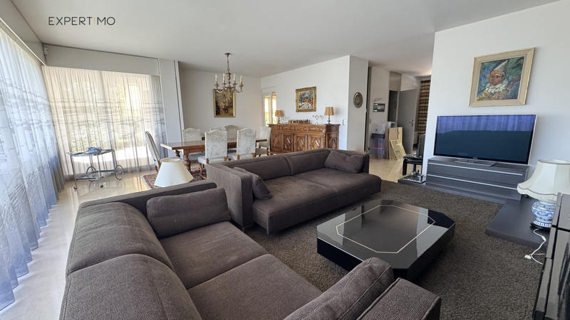 Propriété - 250 m² - 8 pièces