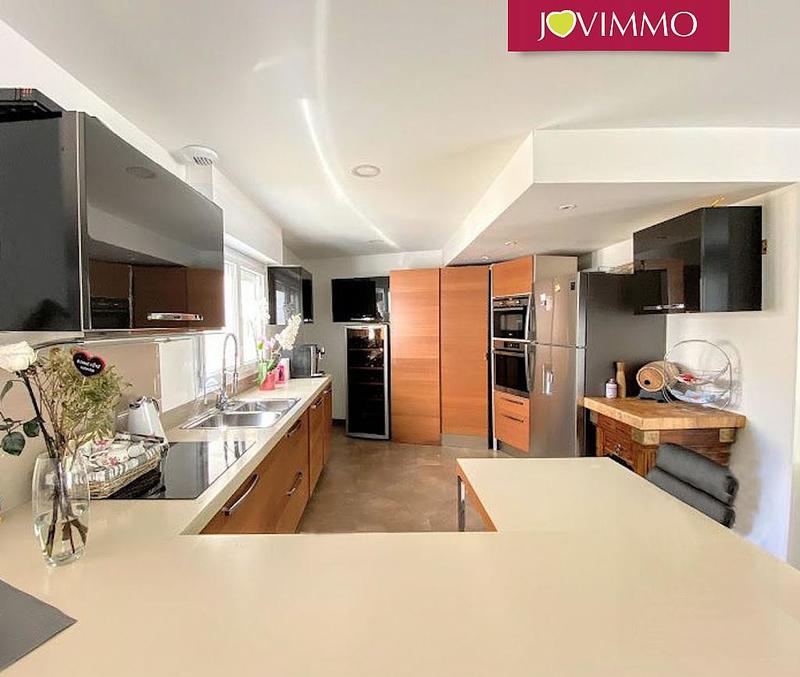 Maison - 181 m² - 5 pièces