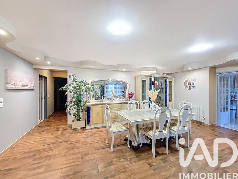 Maison - 217 m² - 8 pièces