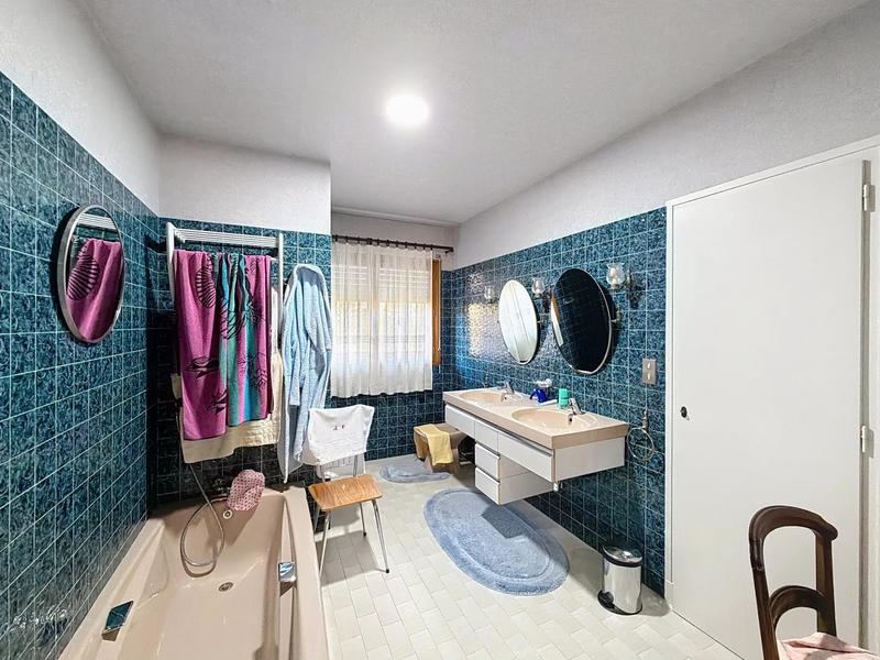 Maison - 220 m² - 5 pièces