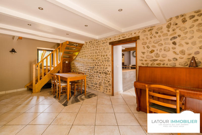 Maison - 220 m² - 10 pièces