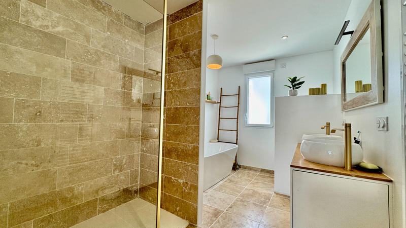 Maison - 140 m² - 5 pièces