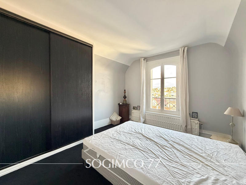 Maison - 201 m² - 9 pièces