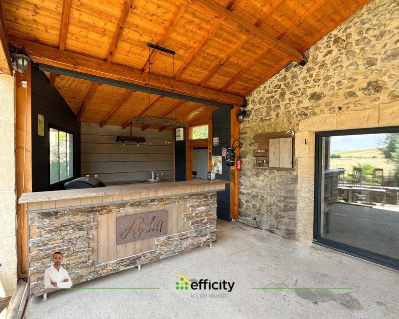 Maison - 245 m² - 8 pièces