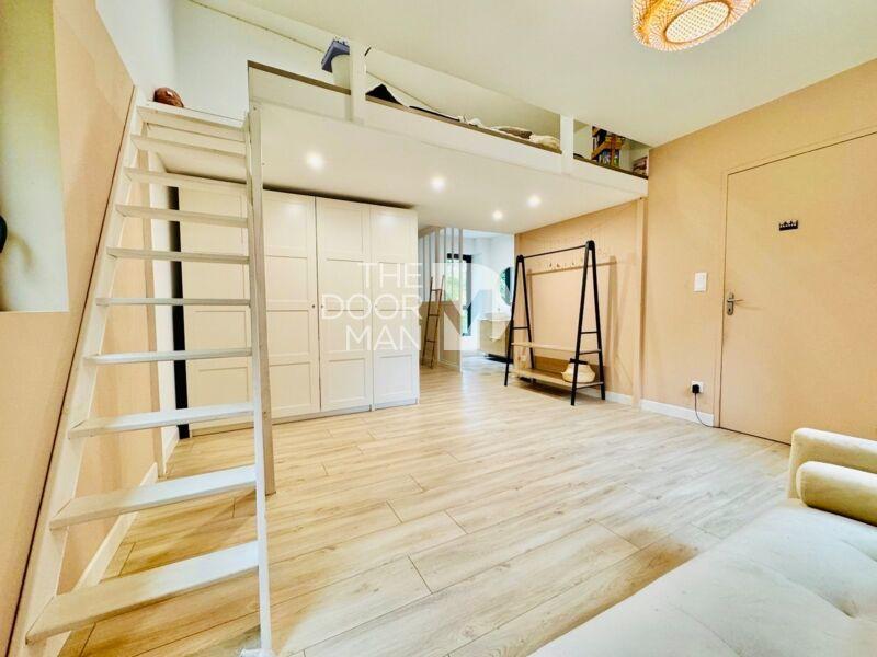 Maison - 239 m² - 7 pièces