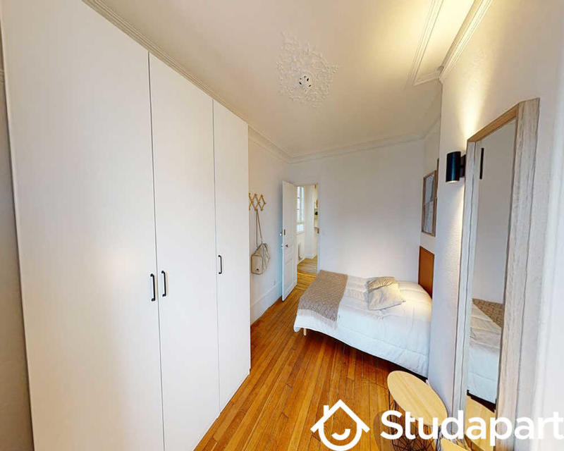 Chambre - 150 m² - 1 pièce