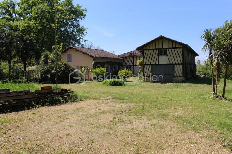 Demeure - 335 m² - 12 pièces