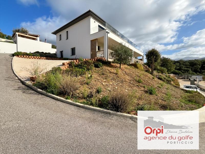 Maison - 270 m² - 4 pièces