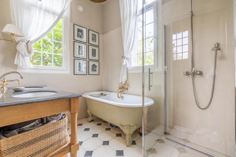 Studio - 185 m² - 5 pièces