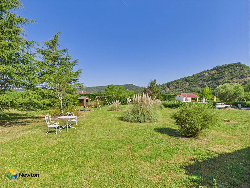 Maison - 260 m² - 9 pièces