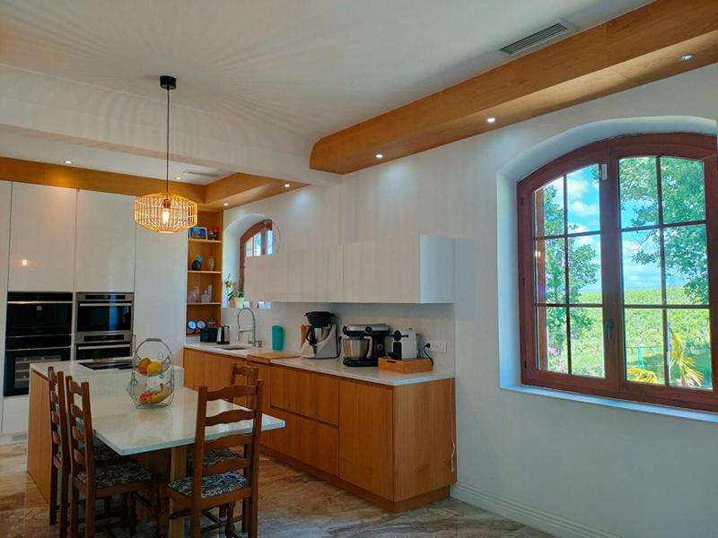 Maison - 360 m² - 8 pièces