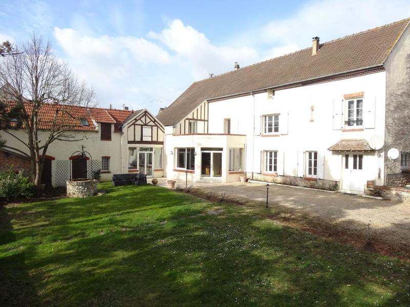 Maison - 242 m² - 7 pièces